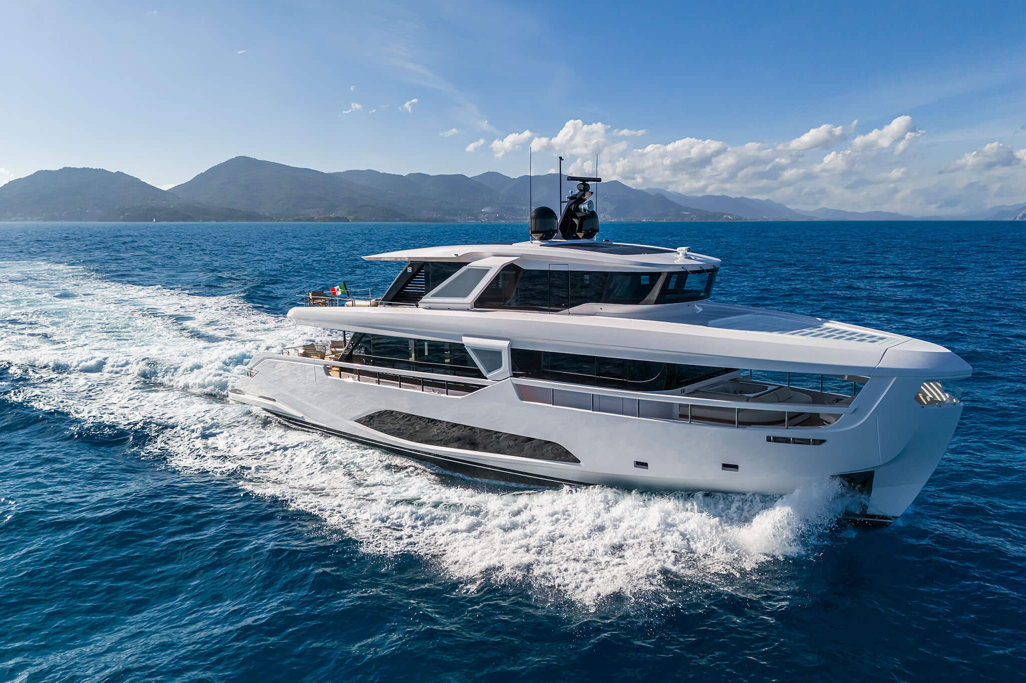 Ferretti INFYNITO 90 ile Denizlerde Benzersiz Bir Deneyim
