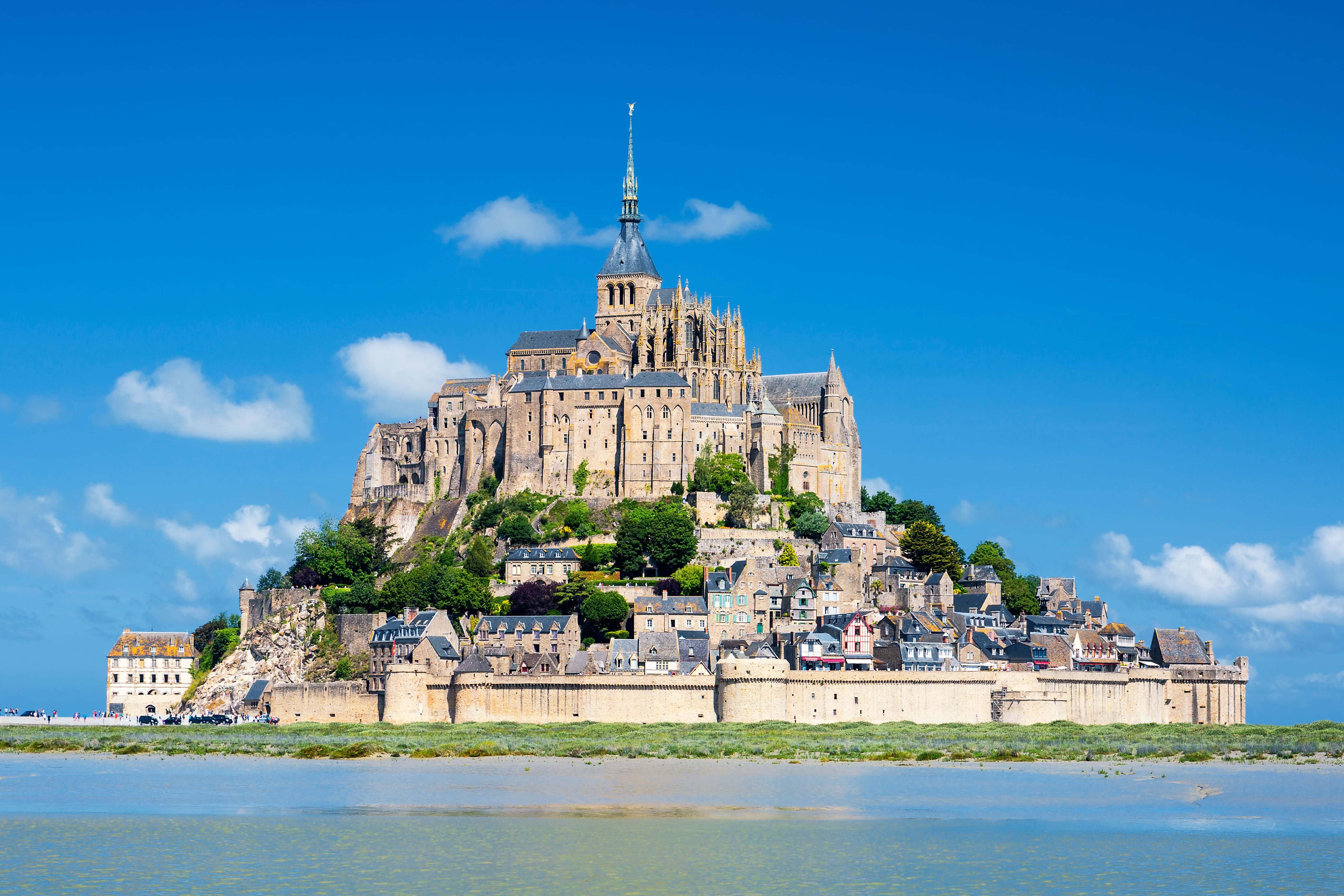 UNESCO Mirası Mont Saint-Michel: Normandiya Kıyılarındaki Gizemli Ada