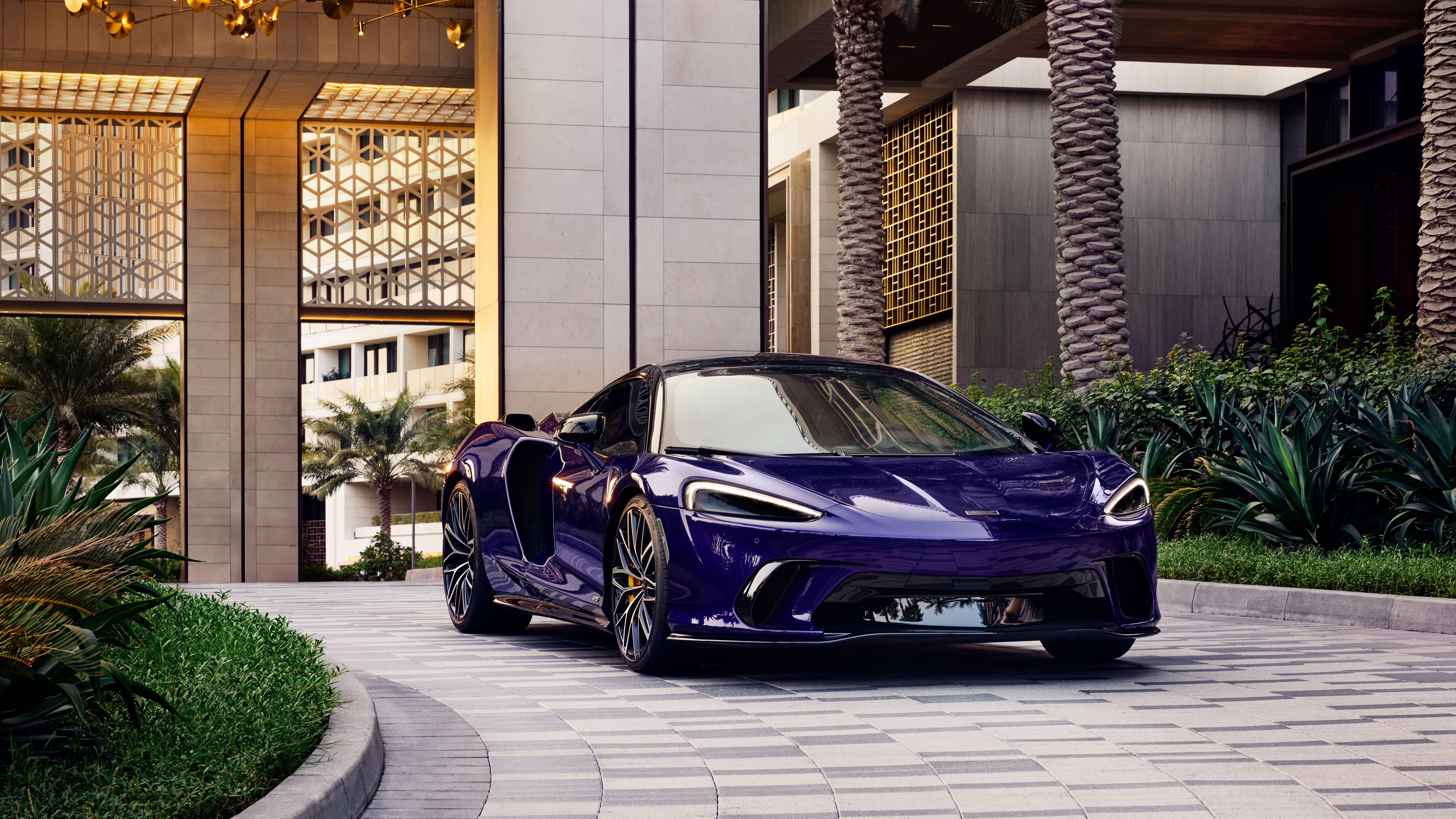 McLaren GTS Supercar | Hız ve Teknolojide Zirve