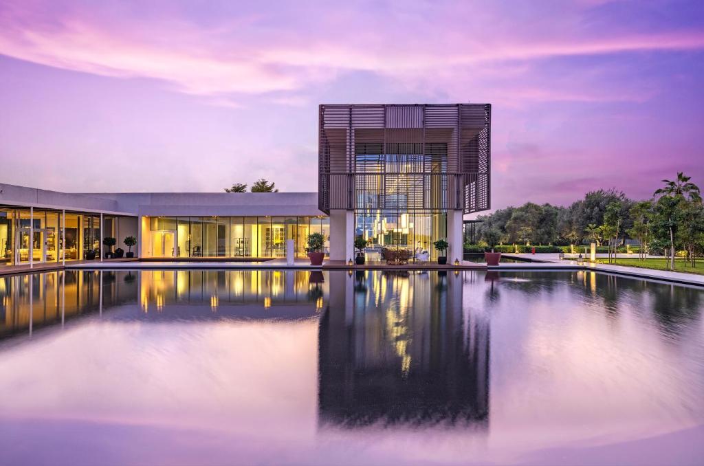 The Oberoi Beach Resort Al Zorah’da Eşsiz Bir Tatil Deneyimi