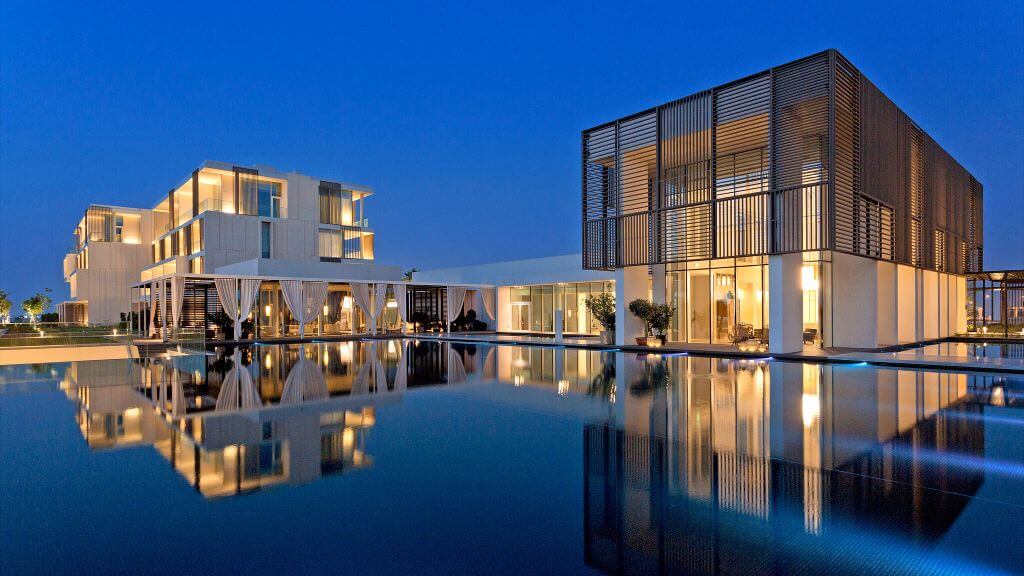 The Oberoi Beach Resort Al Zorah’da Eşsiz Bir Tatil Deneyimi