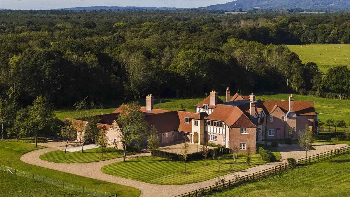 Surrey’de-Satılık-10,5-Milyon-Sterlinlik-Lüks-Kır-Evi