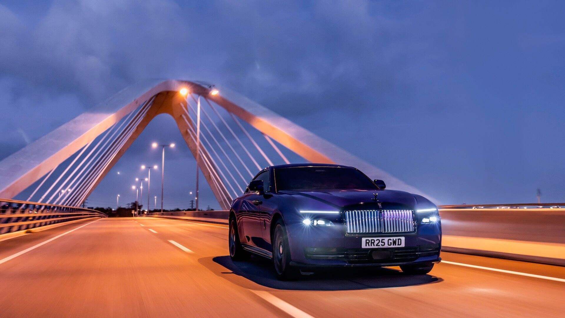 Rolls-Royce-Black-Badge-Spectre-Guc-ve-Prestij